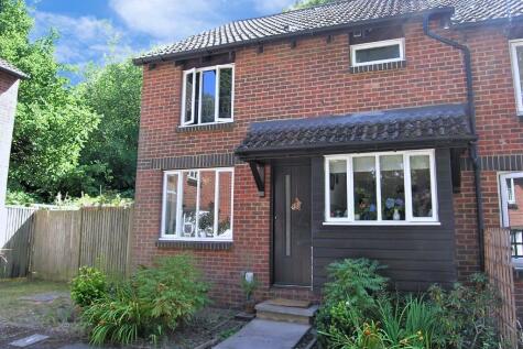 Overthorpe Close, Knaphill GU21 2LA