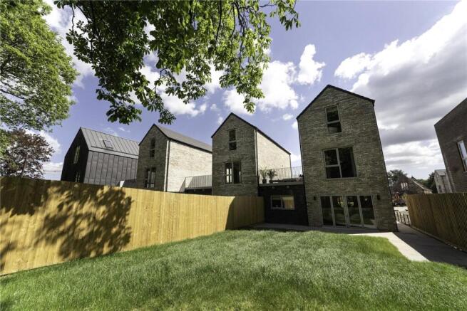 5 bed Detached for sale Image 5