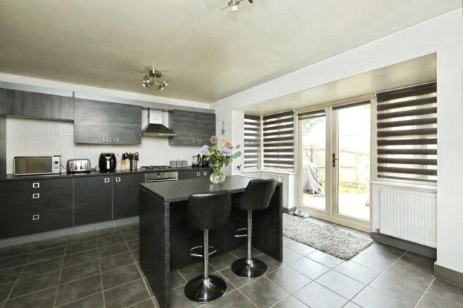 3 bed Semi-Detached for sale Image 4