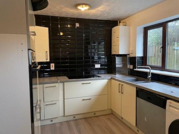 Kitchen 1.jpg