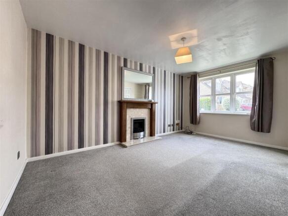 3 bed Semi-Detached for sale Image 6