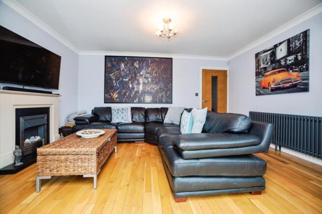 5 bed House for sale Image 11