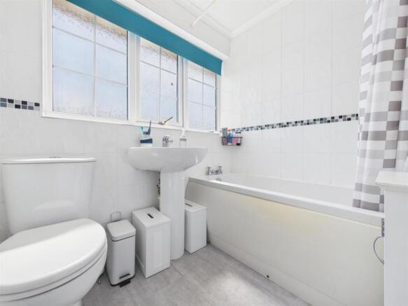 3 bed Semi-Detached for sale Image 9