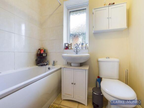 2 bed Semi-Detached to rent Image 12