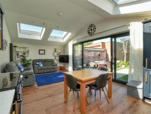 4 bed Detached for sale Image 4