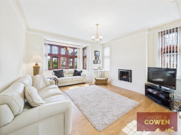 2 bed Apartment for sale Image 4