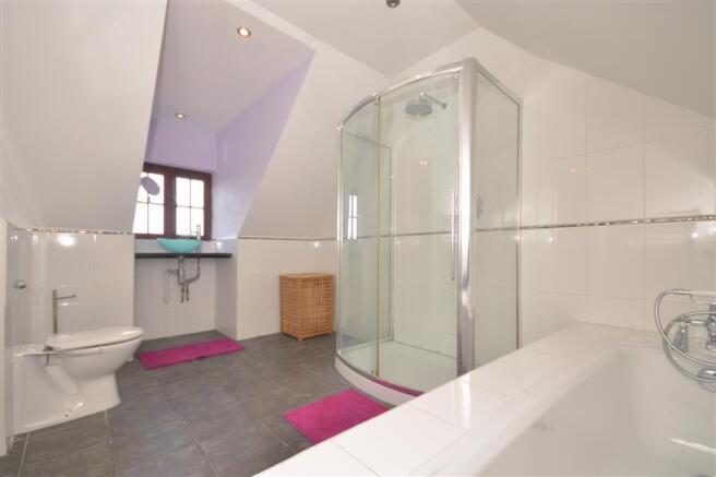 En-Suite Bathroom