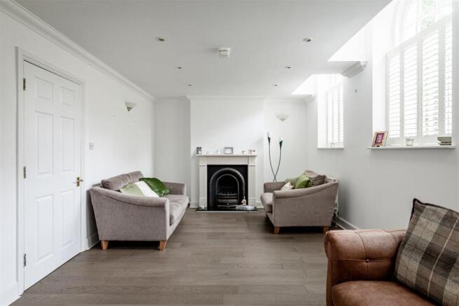3 Assisi Court-3.jpg