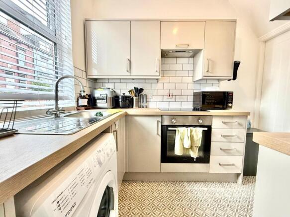 2 bed Terraced to rent Image 4