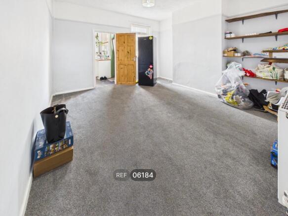2 bed Terraced to rent Image 4