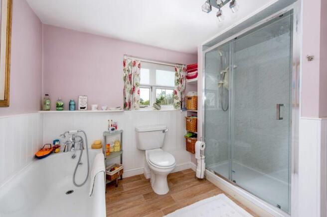 Bath/shower room