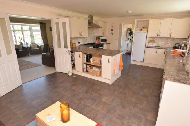 OPEN PLAN KITCHEN/GU