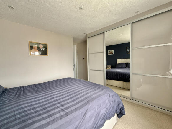 2 bed Flat for sale Image 9