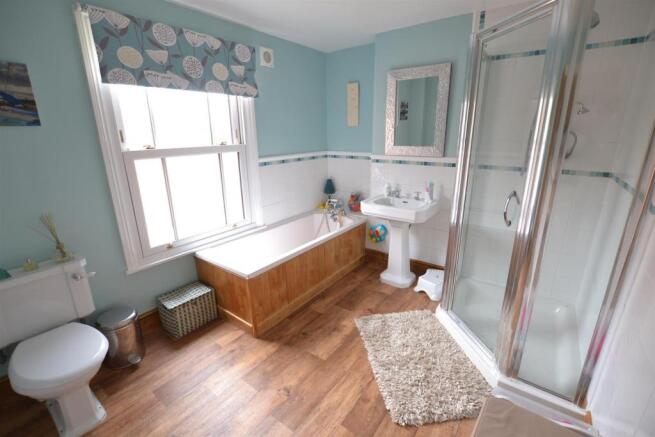 FAMILY BATHROOM