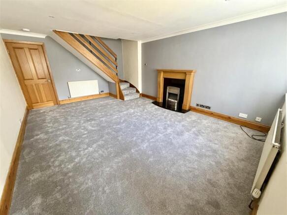 2 bed Semi-Detached to rent Image 5