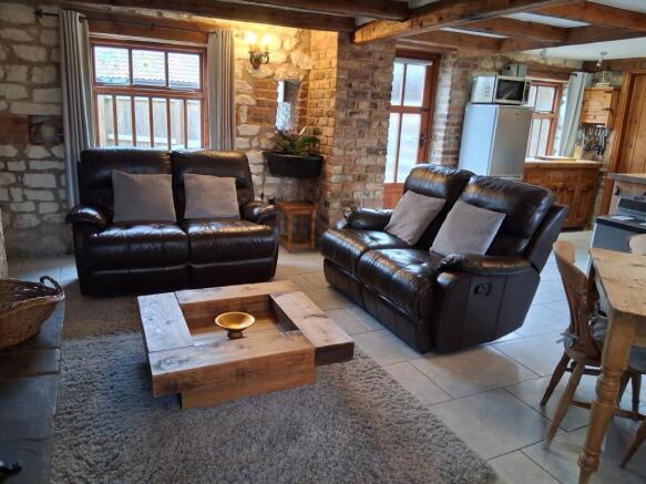 2 bed Apartment to rent Image 4