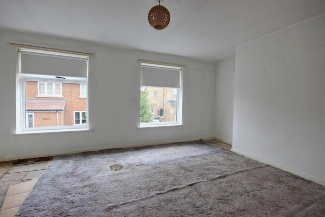 BEDROOM 1 (FRONT)