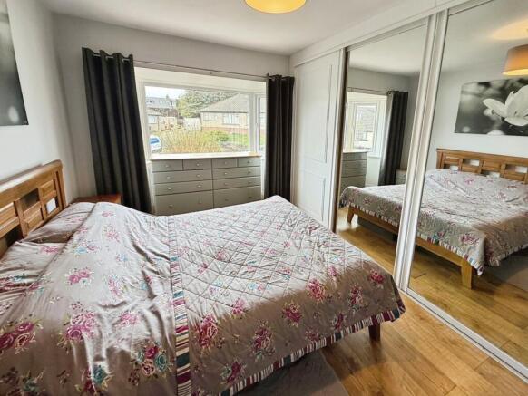 3 bed Semi-Detached for sale Image 12