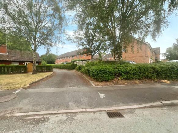Lamb Crescent, Wombourne, Wolverhampton, Staffordshire, WV5 photo 4