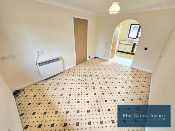 Vicarage Farm Road, Hounslow, TW5 photo 4