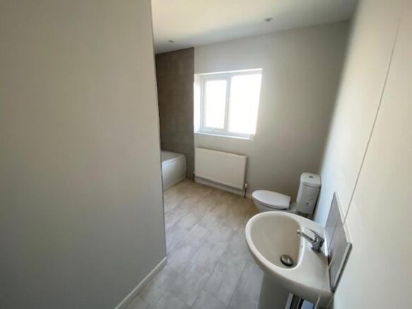 3 bed Semi-Detached to rent Image 11