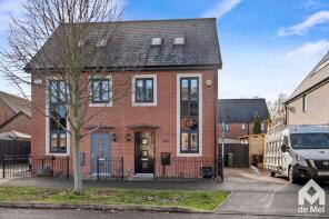 11, Sapphire Road, Bishops Cleeve, Cheltenham GL52 7YT