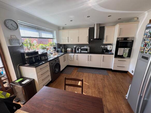 3 bed Semi-Detached for sale Image 5