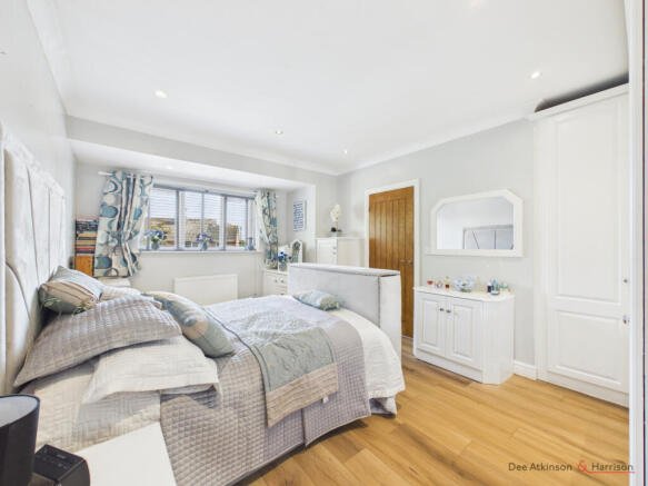 4 bed Detached for sale Image 10