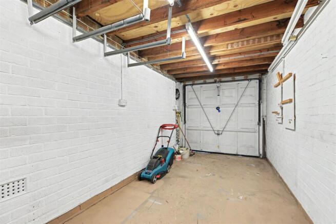 Garage.jpeg