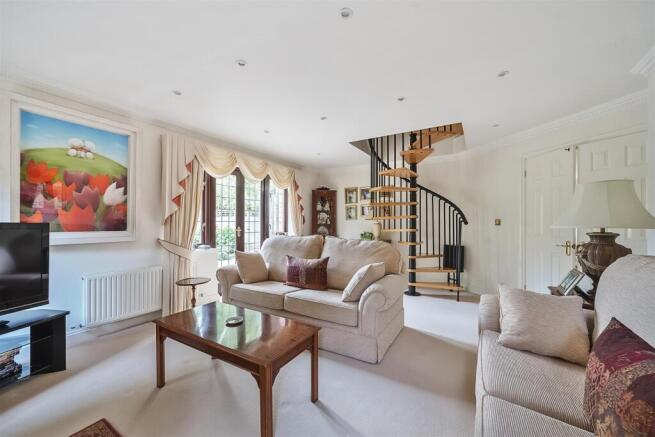 Avery Close, Finchampstead, Berkshire, RG40 3SQ photo 4