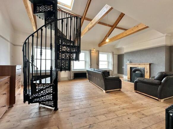 LIVING/FAMILY ROOM