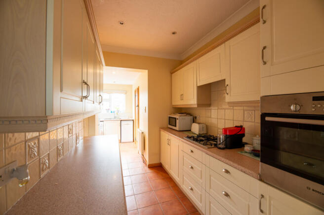 Picketts Avenue, Leigh-on-sea, SS9 4 photo 5