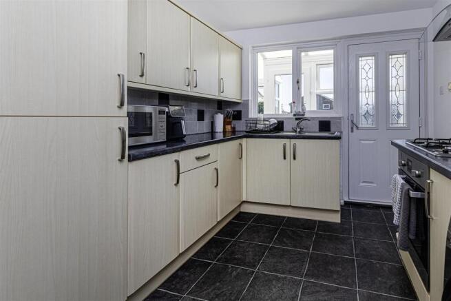 3 bed Semi-Detached for sale Image 9