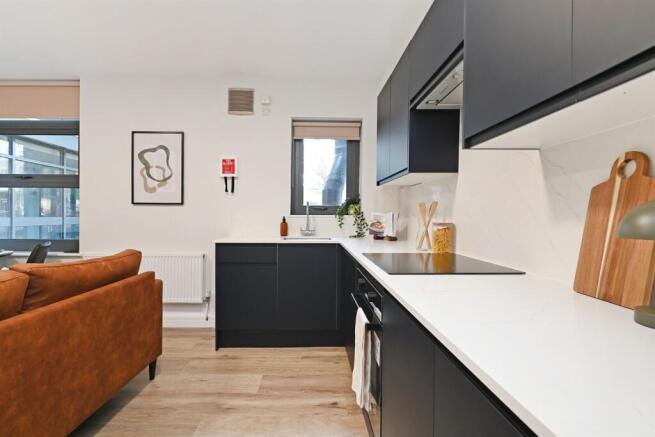 3 bed Apartment to rent Image 11