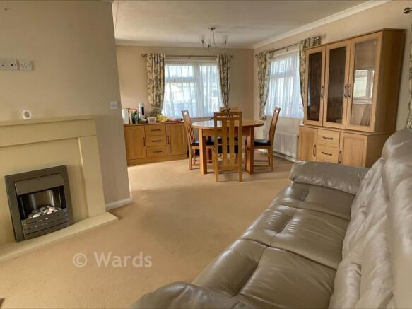 Lounge/Dining Area
