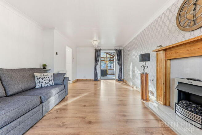 4 bed Semi-Detached for sale Image 6