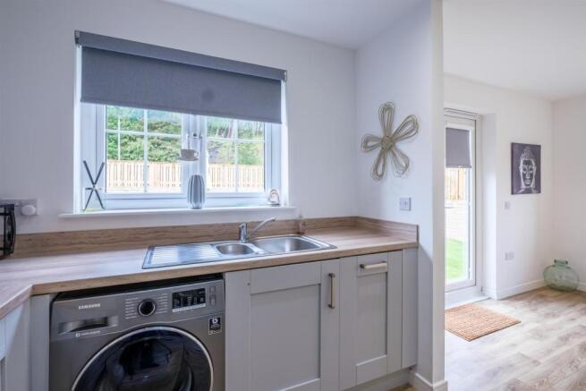 021-2_Hunterfield_Place_Carluke_ML84GY.jpg