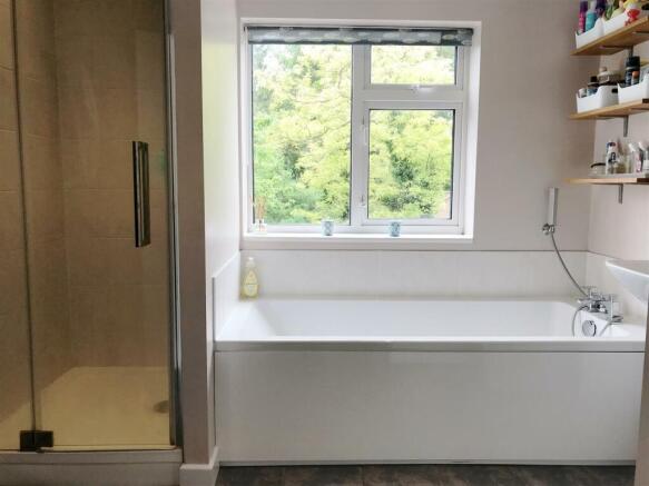 Bathroom 1.JPG