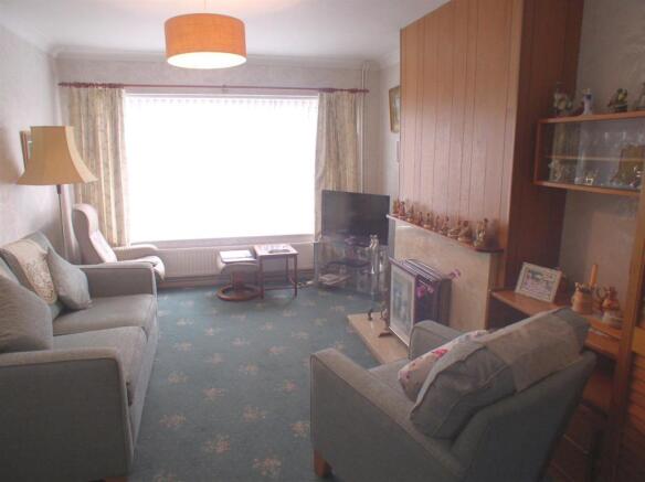 9 Hurtwood Road loun