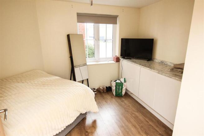 2 bed Flat for sale Image 7