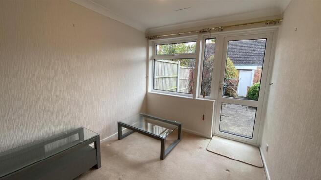 DINING/SITTING ROOM