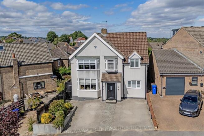 4 bed Detached for sale Image 4