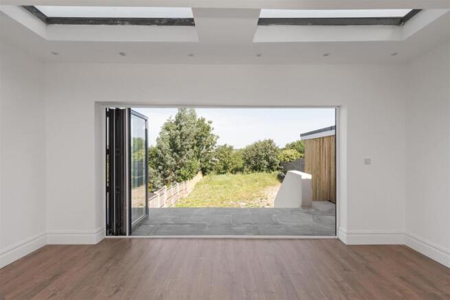 4 bed Semi-Detached for sale Image 8
