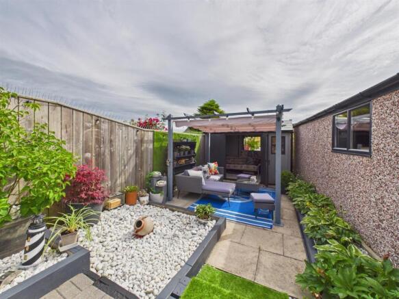 2 bed Semi-Detached Bungalow for sale Image 11