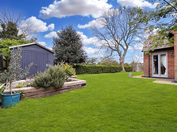 Attractive Private Garden 316