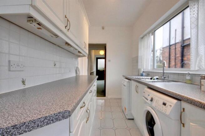 4 bed Semi-Detached for sale Image 10