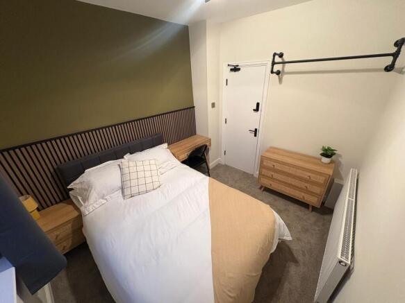 4 bed House to rent Image 7