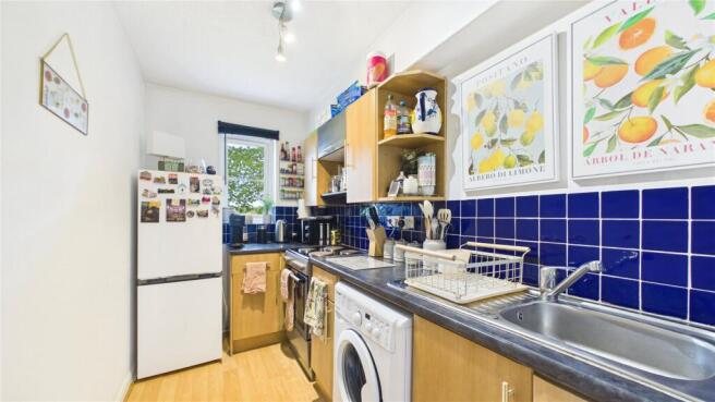 Bluebell Rise, Lightwater, Surrey, GU18 photo 4