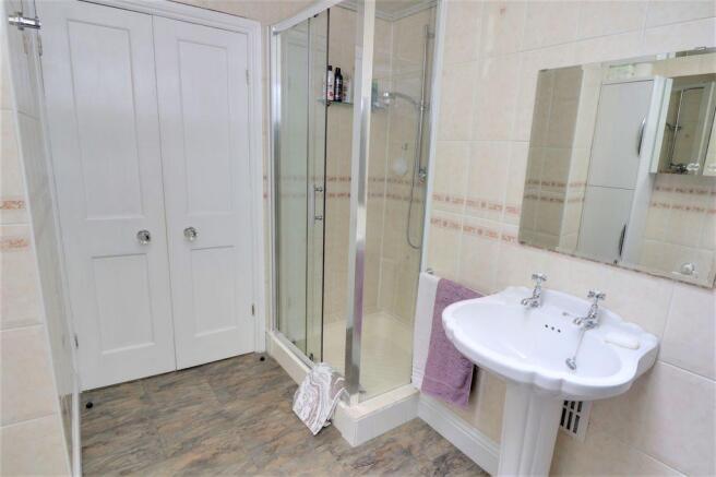 En Suite to Master Bedroom