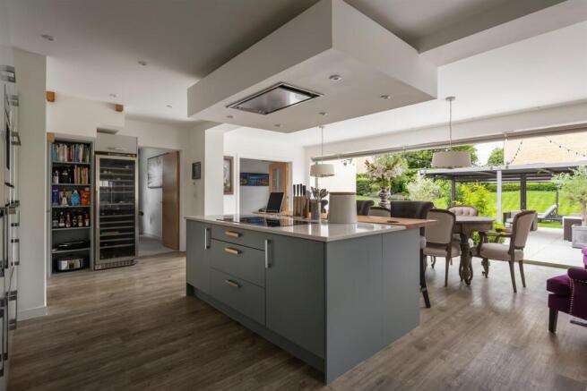 38 - 1 Bradley Drive - GL54 3DA - Web.jpg